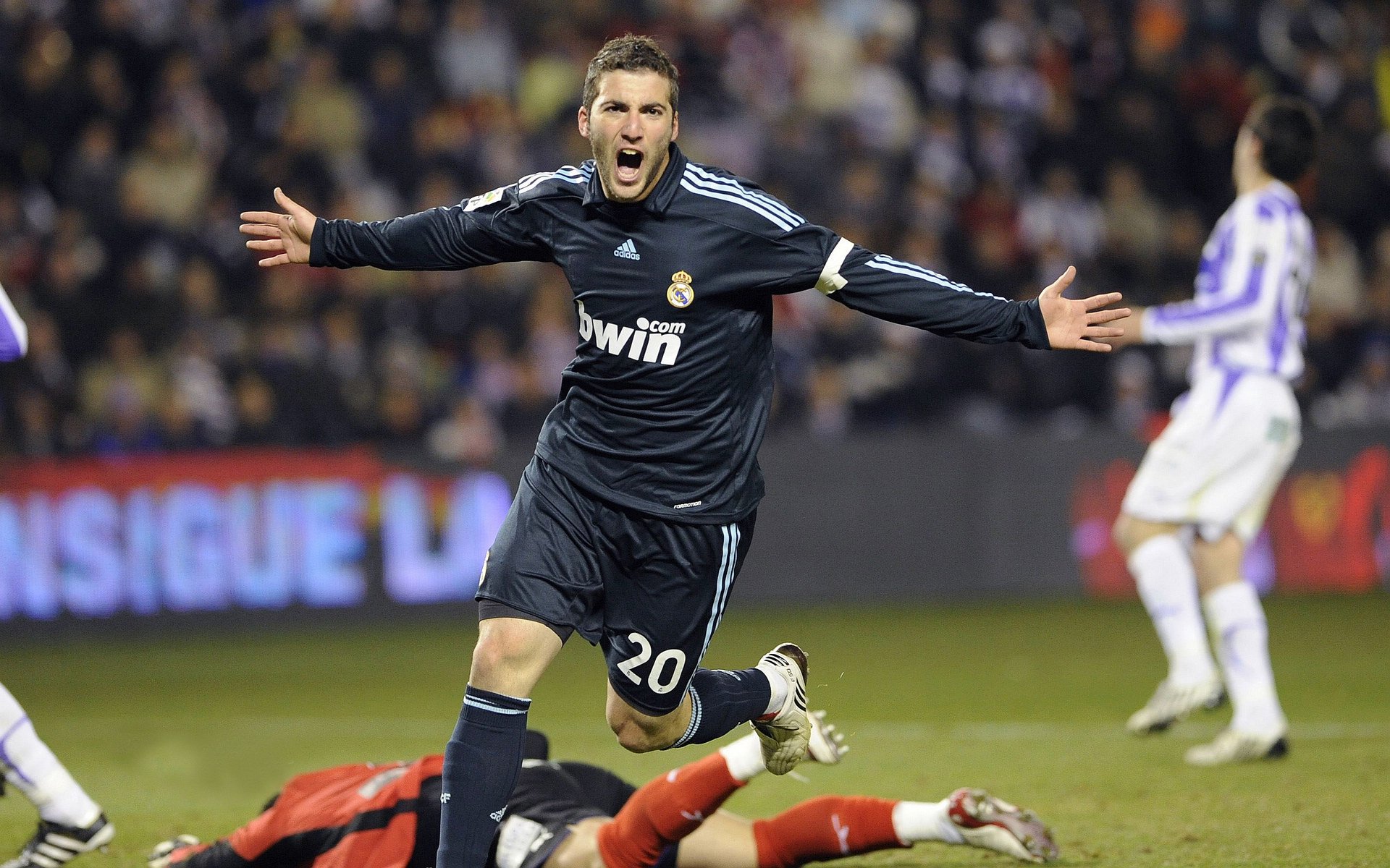 世界杯精彩瞬间:每一秒都令人热血沸腾!,世界杯经典视频